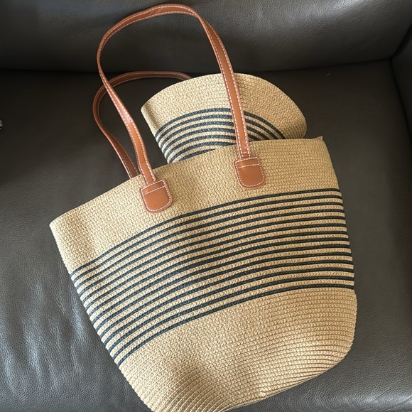 Black Stripe Straw Bag and Matching Hat - Picture 6 of 7